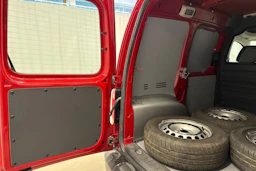 punainen Volkswagen Caddy 2020 kuva 22.