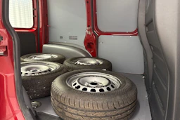 punainen Volkswagen Caddy 2020 kuva 23.