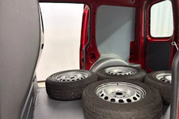 punainen Volkswagen Caddy 2020 kuva 24.