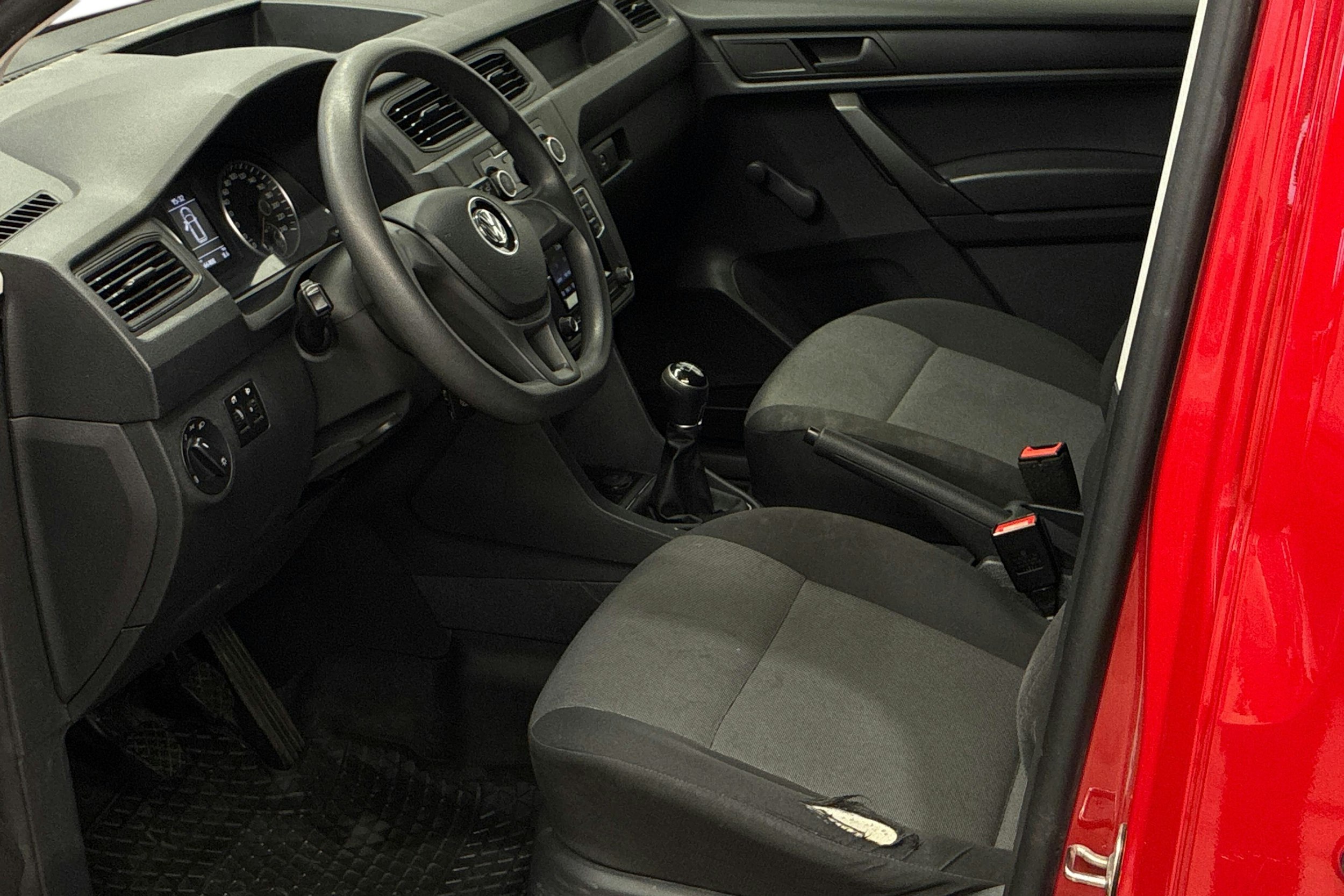 punainen Volkswagen Caddy 2019 kuva 8.