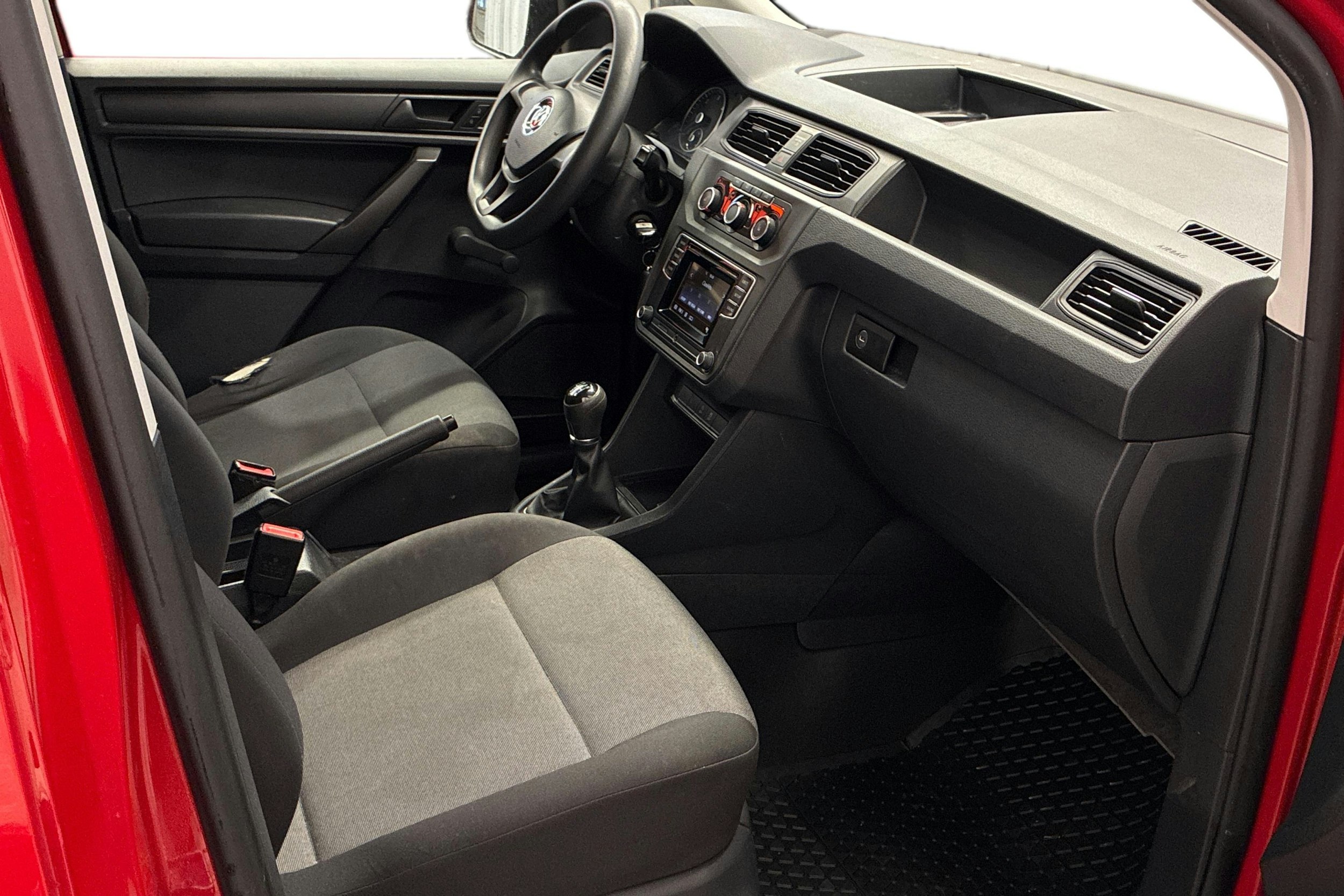 punainen Volkswagen Caddy 2019 kuva 11.