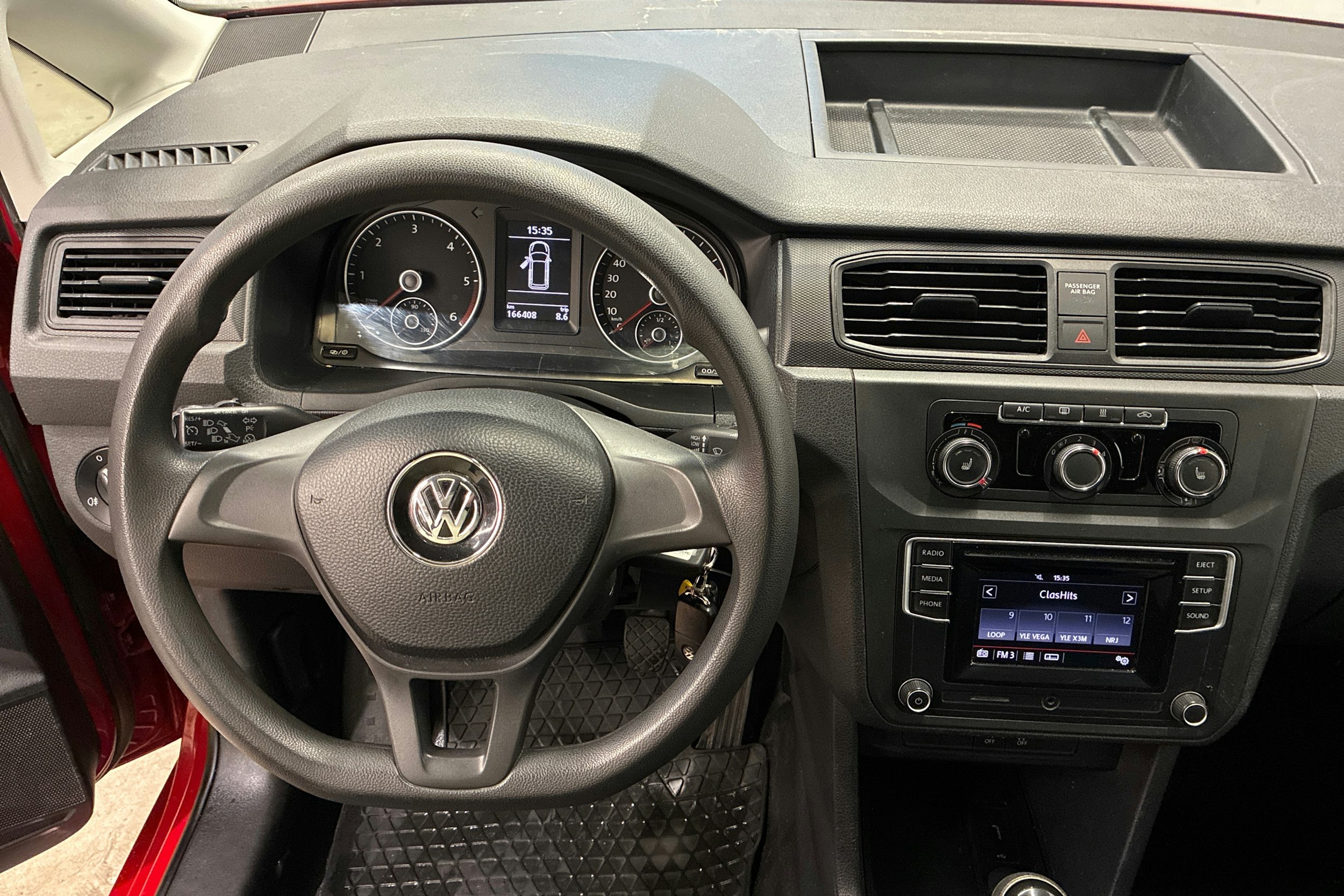 punainen Volkswagen Caddy 2019 kuva 13.