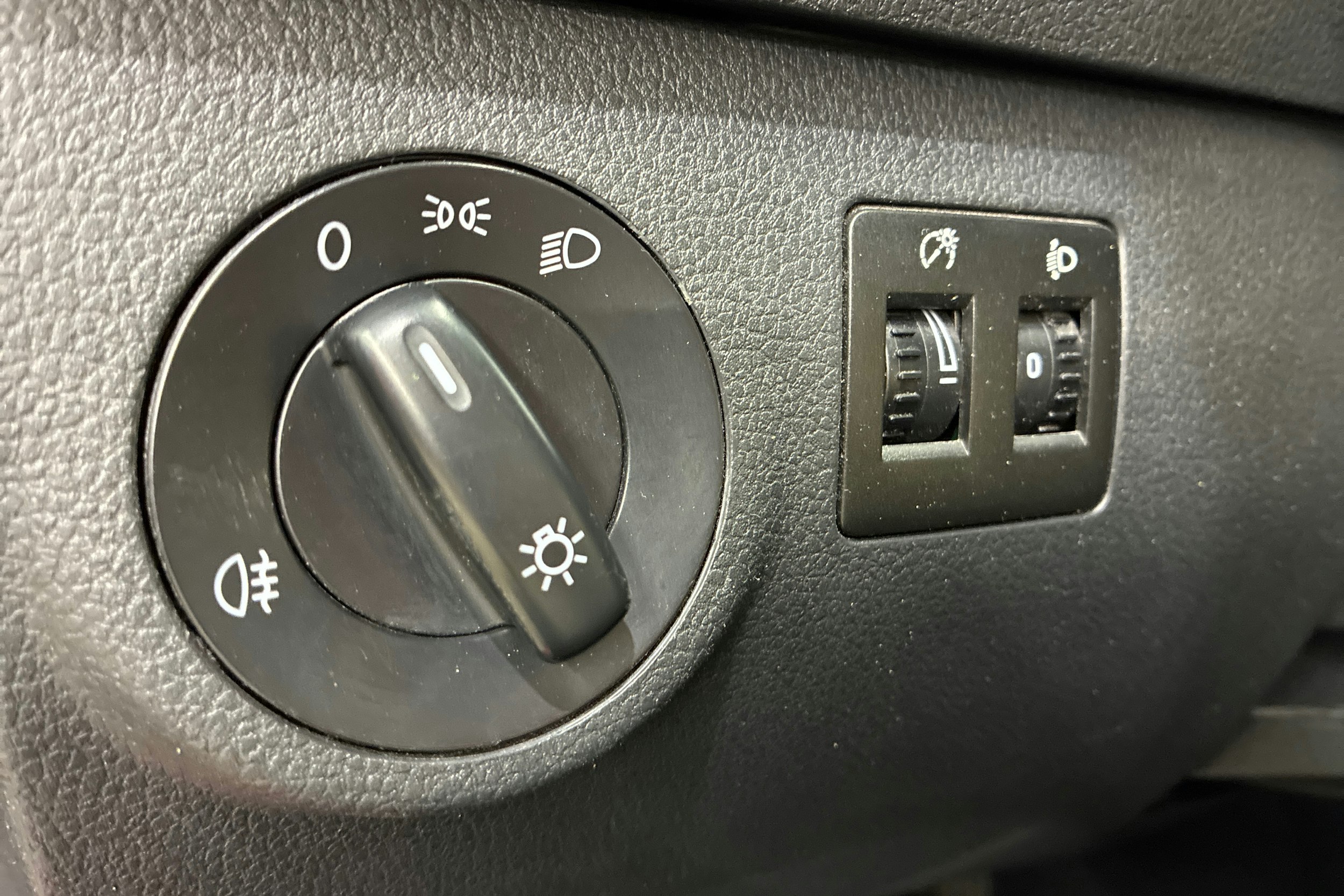 punainen Volkswagen Caddy 2019 kuva 18.