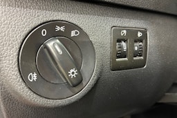 punainen Volkswagen Caddy 2019 kuva 18.