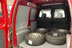 punainen Volkswagen Caddy 2019 kuva 20.