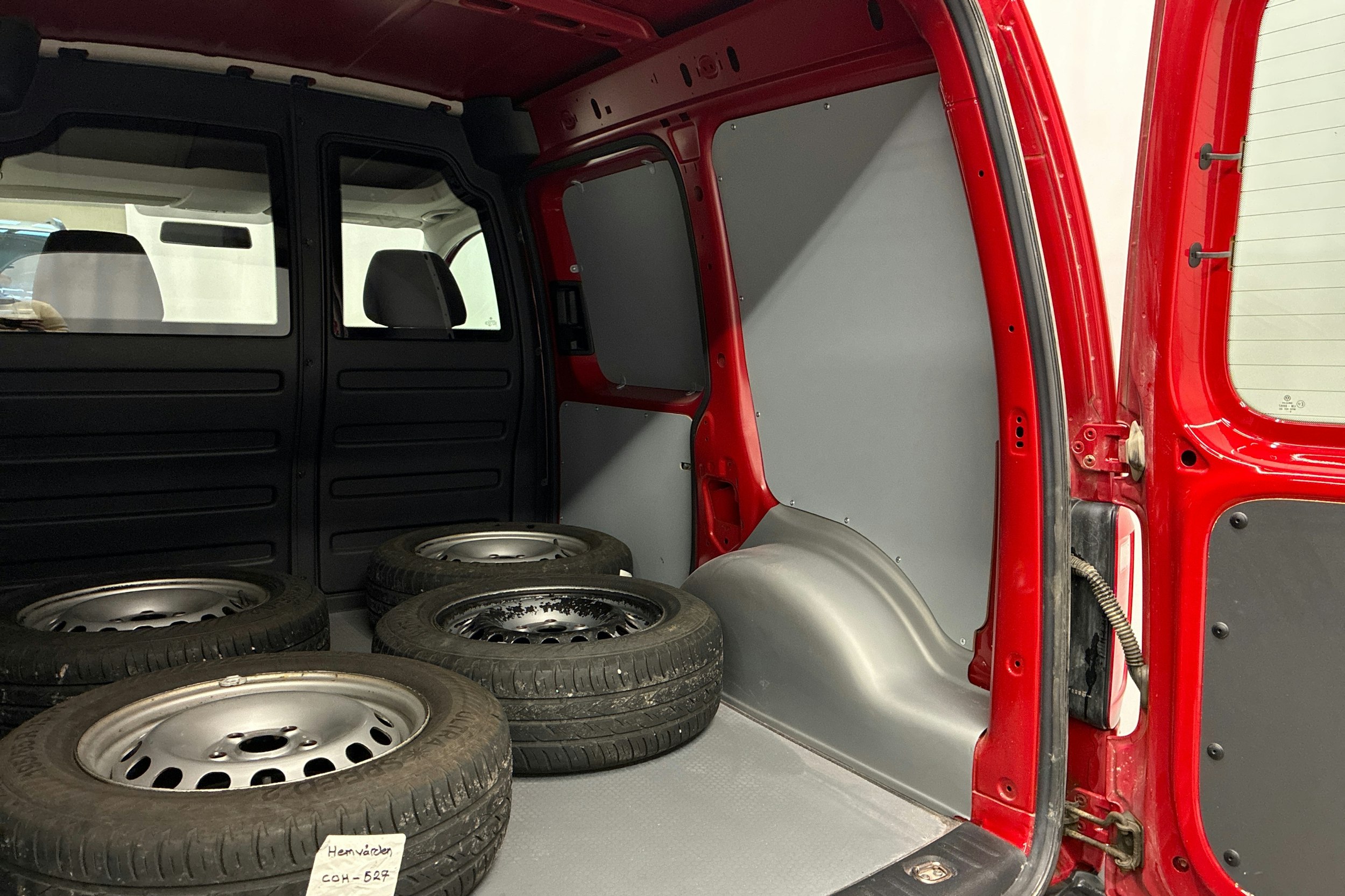 punainen Volkswagen Caddy 2019 kuva 21.