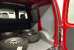 punainen Volkswagen Caddy 2019 kuva 21.