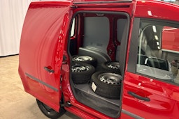 punainen Volkswagen Caddy 2019 kuva 22.