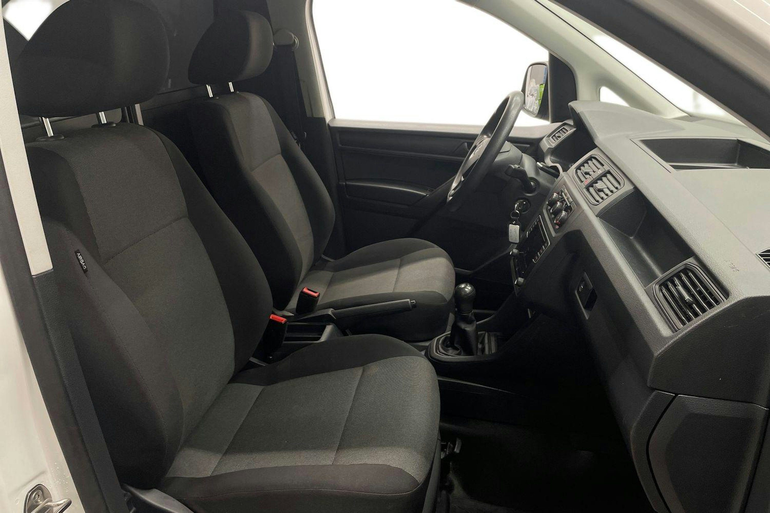 valkoinen Volkswagen Caddy 2019 kuva 10.