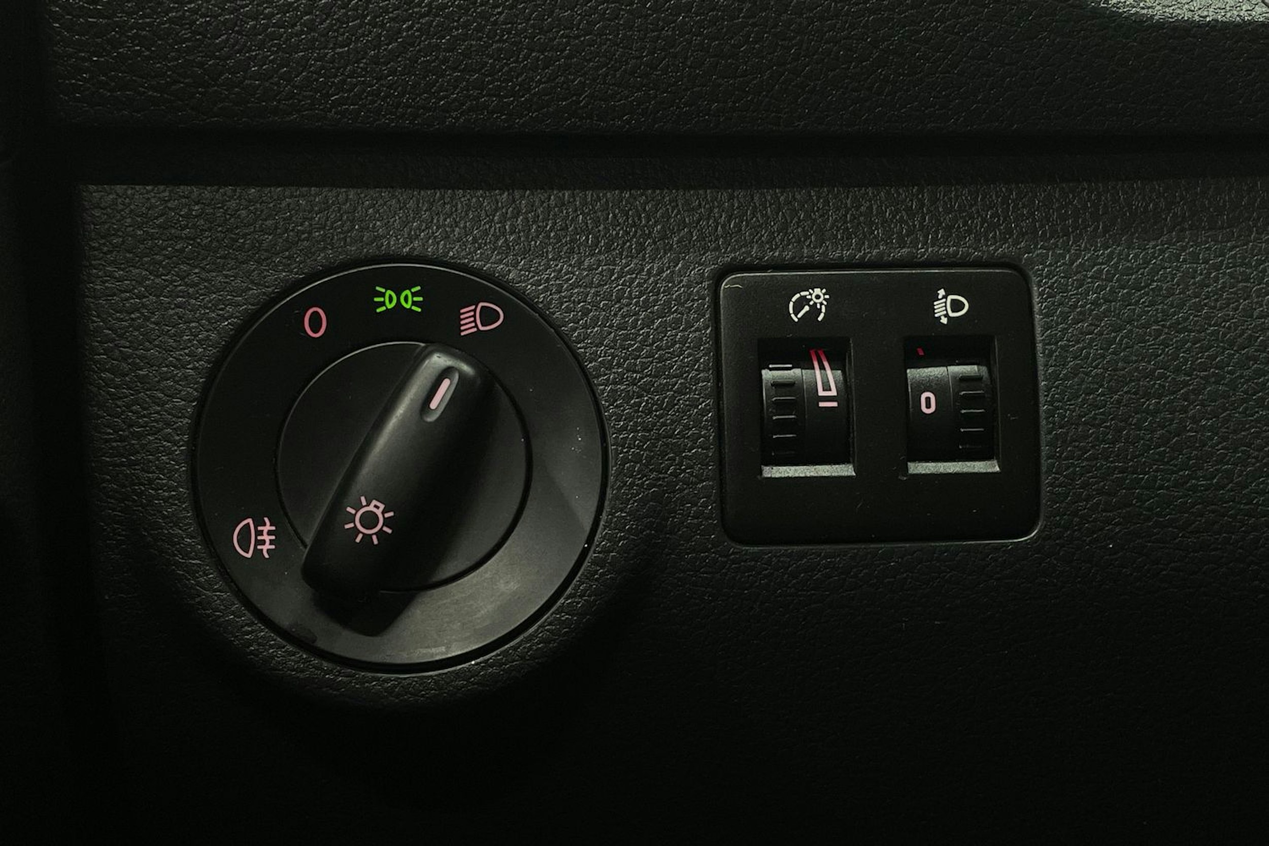 valkoinen Volkswagen Caddy 2019 kuva 15.