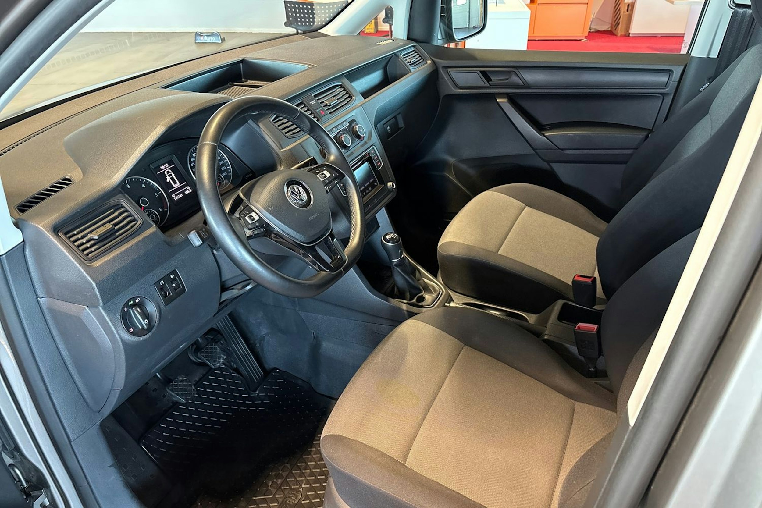 Ruskea (beige) Volkswagen CADDY 2019 kuva 7.