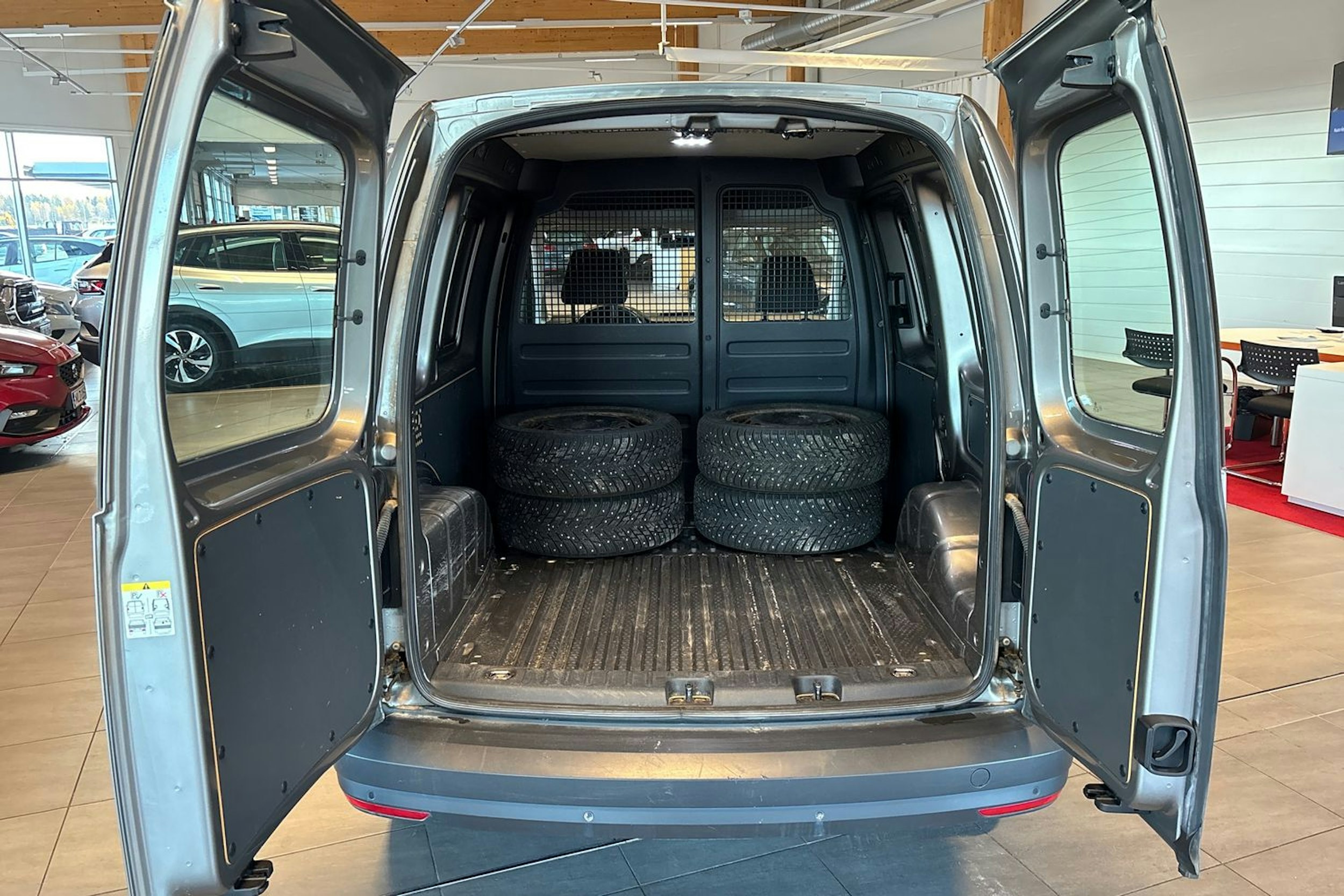 Ruskea (beige) Volkswagen CADDY 2019 kuva 15.