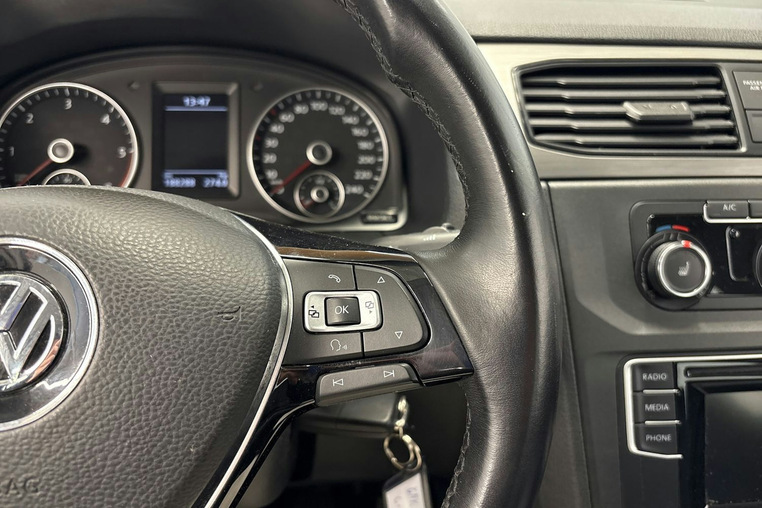 valkoinen Volkswagen Caddy 2019 kuva 17.