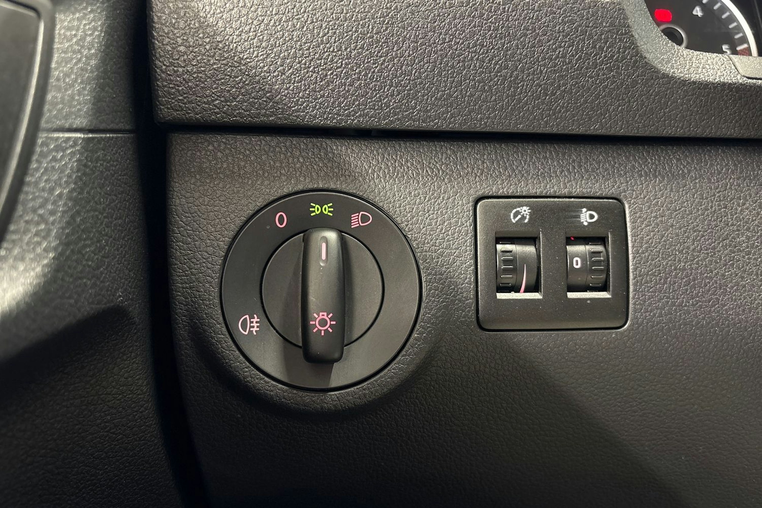 valkoinen Volkswagen Caddy 2019 kuva 22.