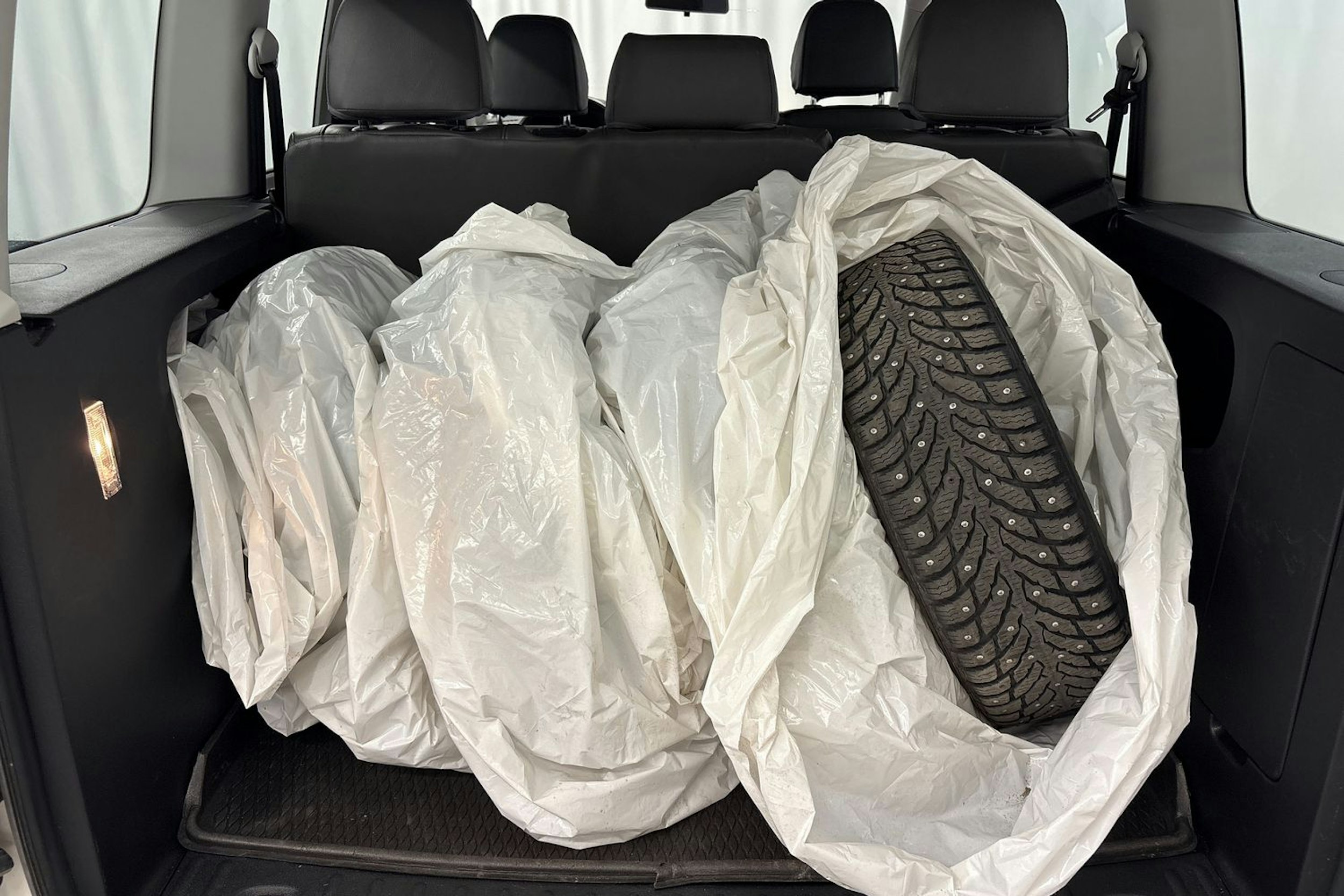 valkoinen Volkswagen Caddy 2019 kuva 26.