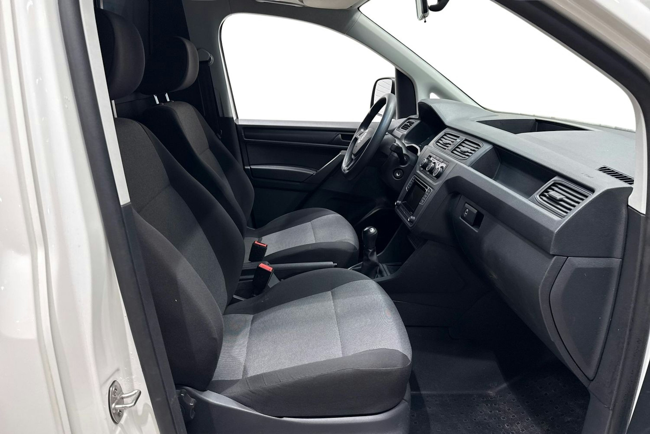 Valkoinen Volkswagen Caddy 2019 kuva 10.