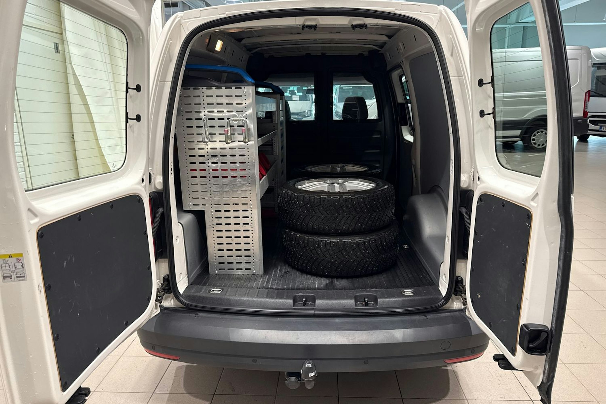 Valkoinen Volkswagen Caddy 2019 kuva 15.