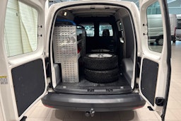 Valkoinen Volkswagen Caddy 2019 kuva 15.