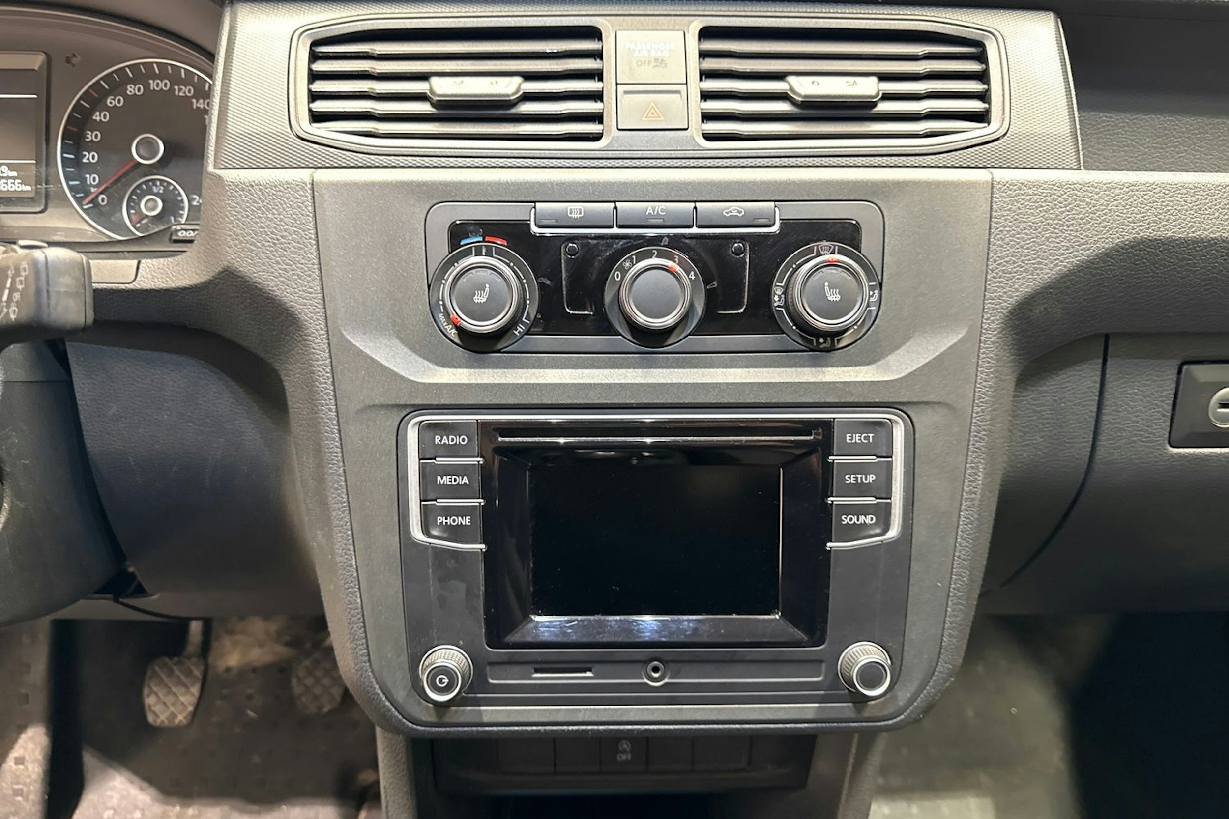 Valkoinen Volkswagen Caddy 2019 kuva 18.