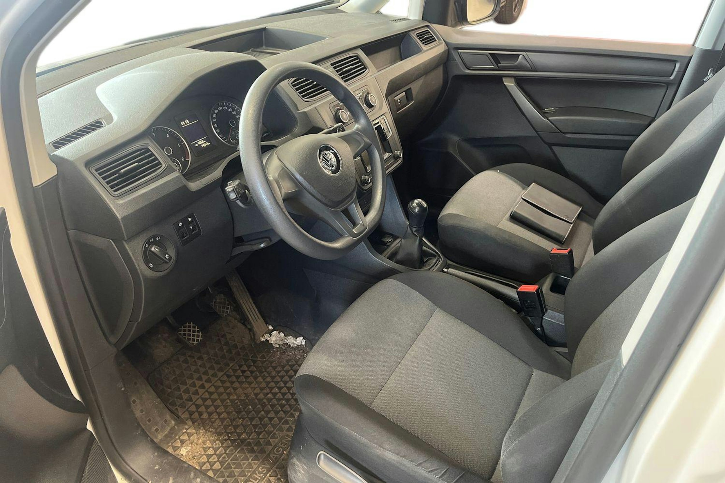 valkoinen Volkswagen Caddy 2019 kuva 3.