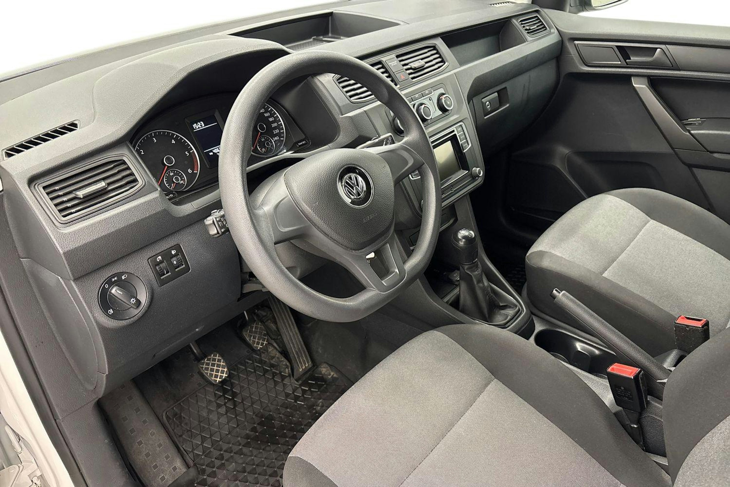 valkoinen Volkswagen Caddy 2019 kuva 7.