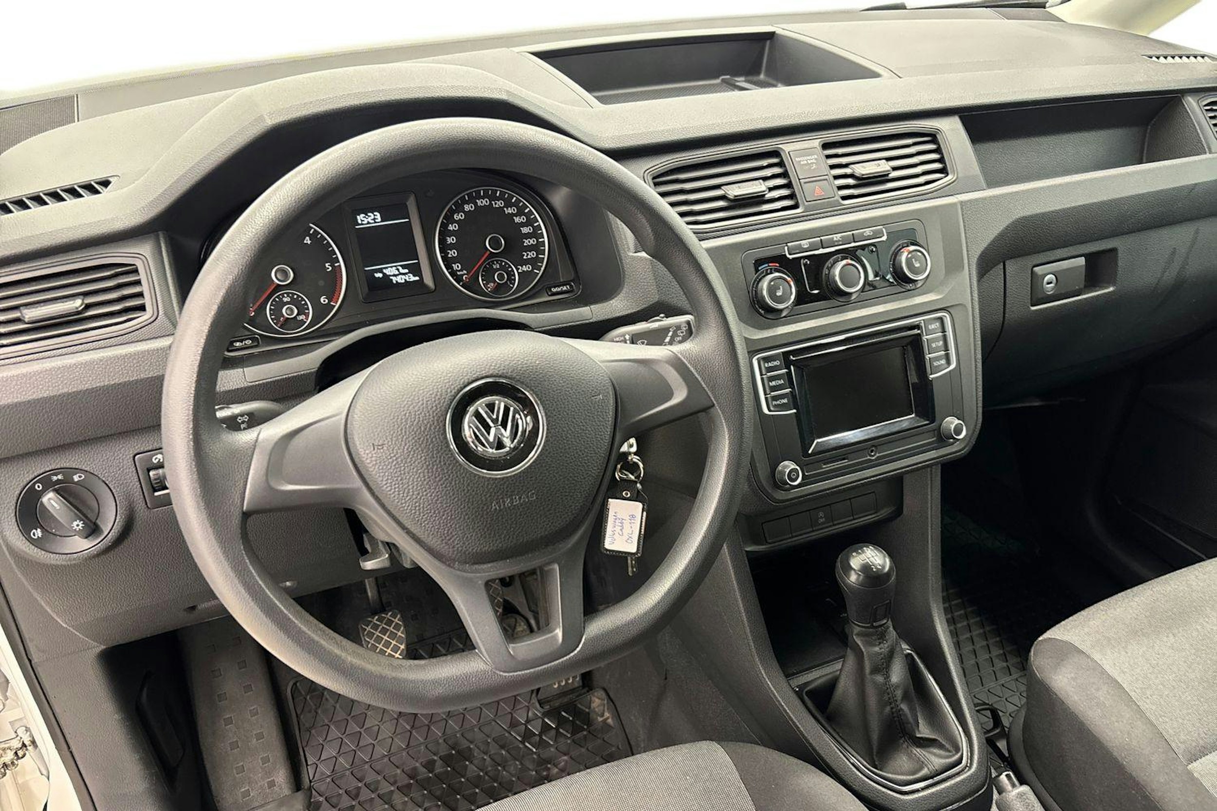 valkoinen Volkswagen Caddy 2019 kuva 9.