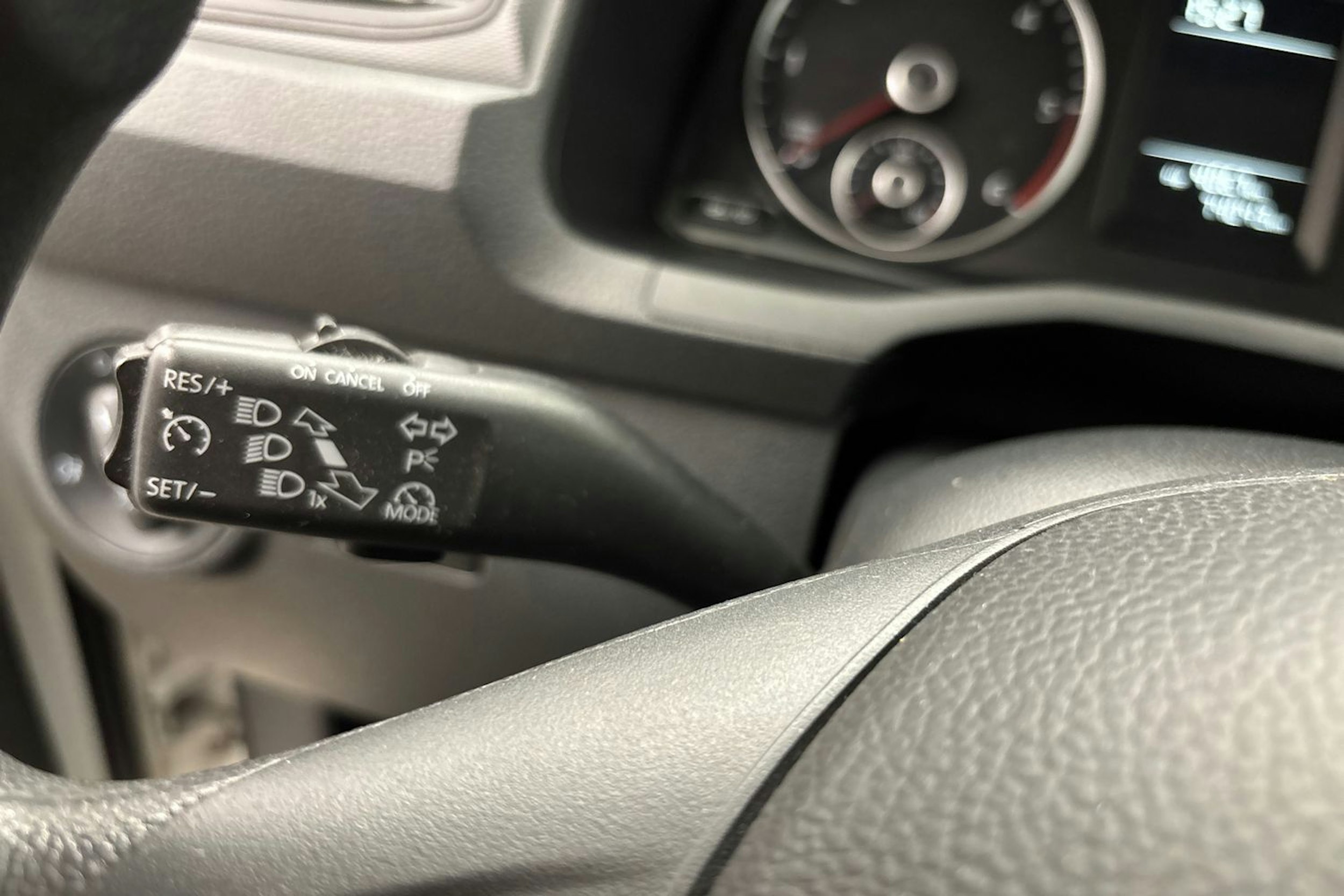 valkoinen Volkswagen Caddy 2019 kuva 18.