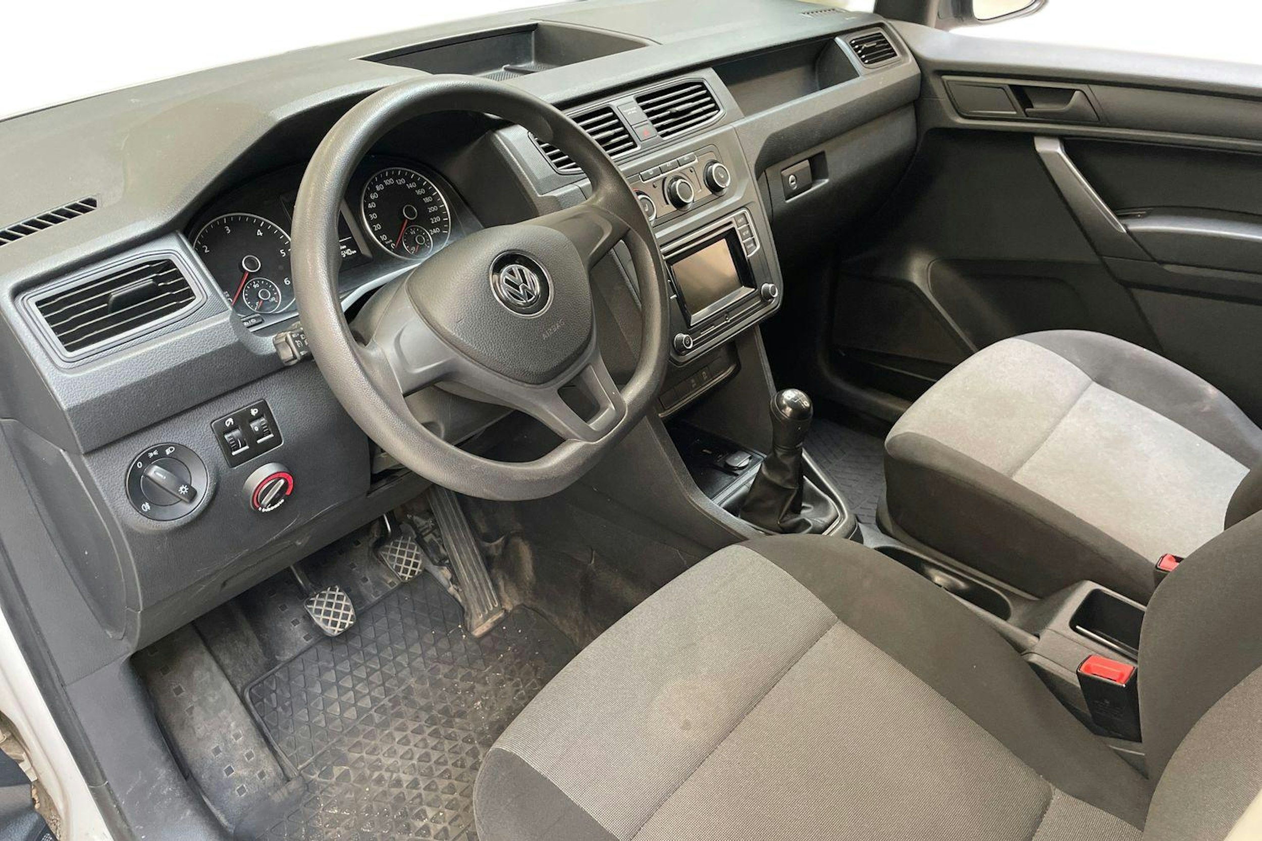 valkoinen Volkswagen Caddy 2019 kuva 3.