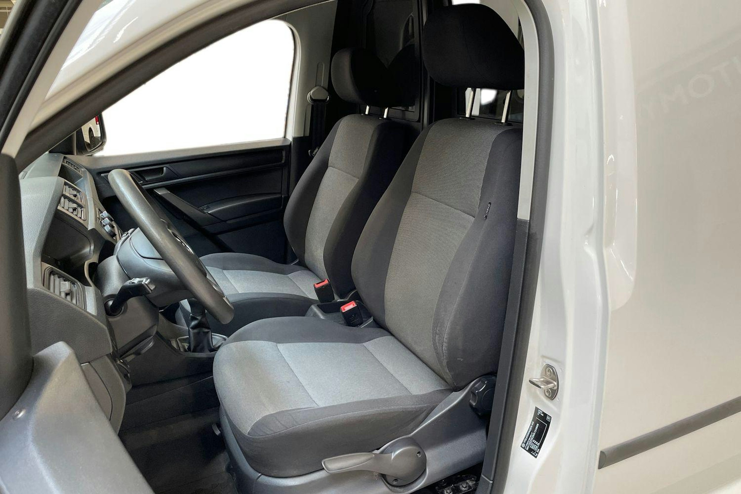 valkoinen Volkswagen Caddy 2019 kuva 7.