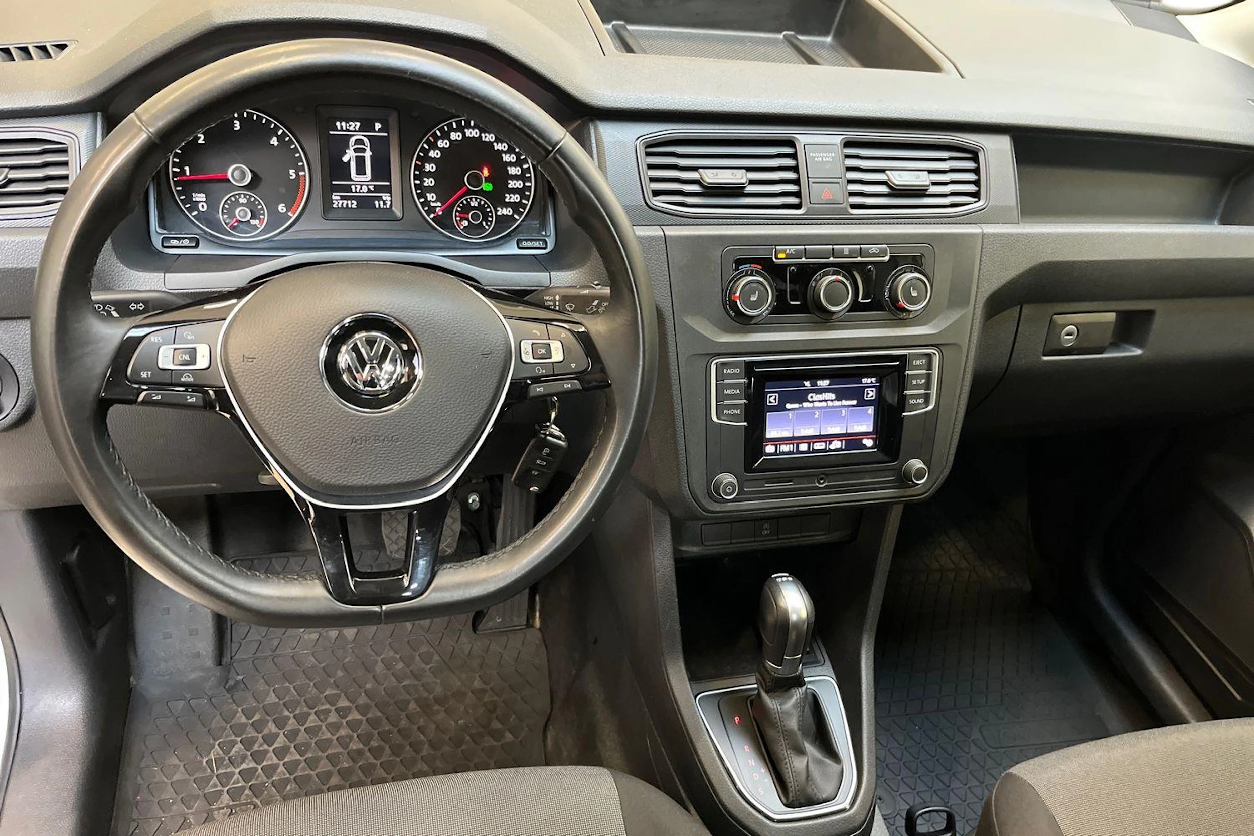 valkoinen Volkswagen Caddy 2020 kuva 9.