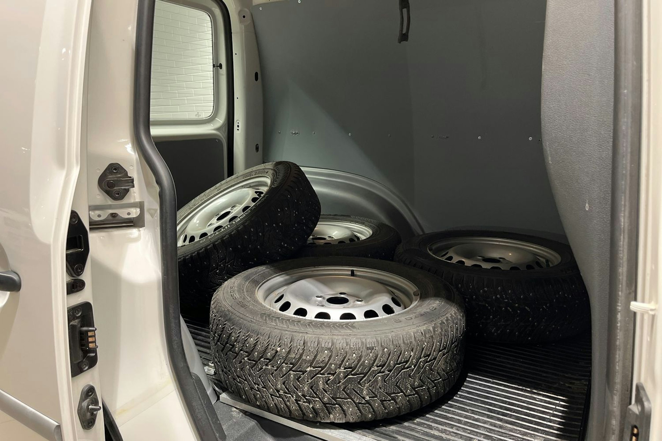 Valkoinen Volkswagen CADDY 2020 kuva 13.