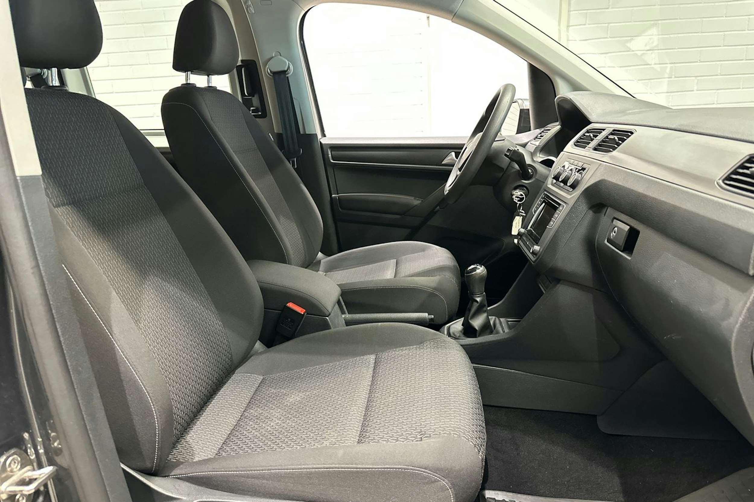 Harmaa Volkswagen CADDY 2020 kuva 22.