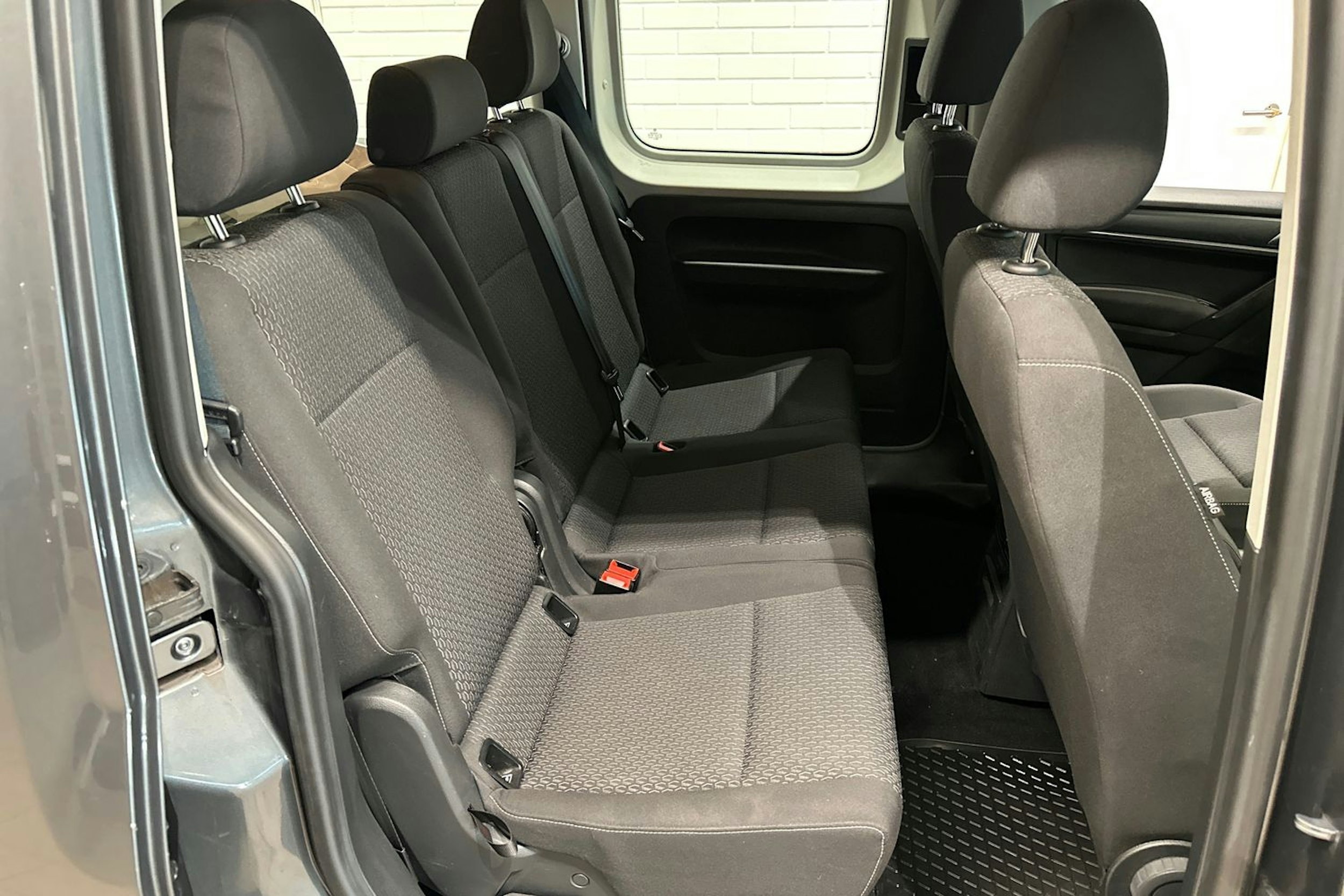 Harmaa Volkswagen CADDY 2020 kuva 23.