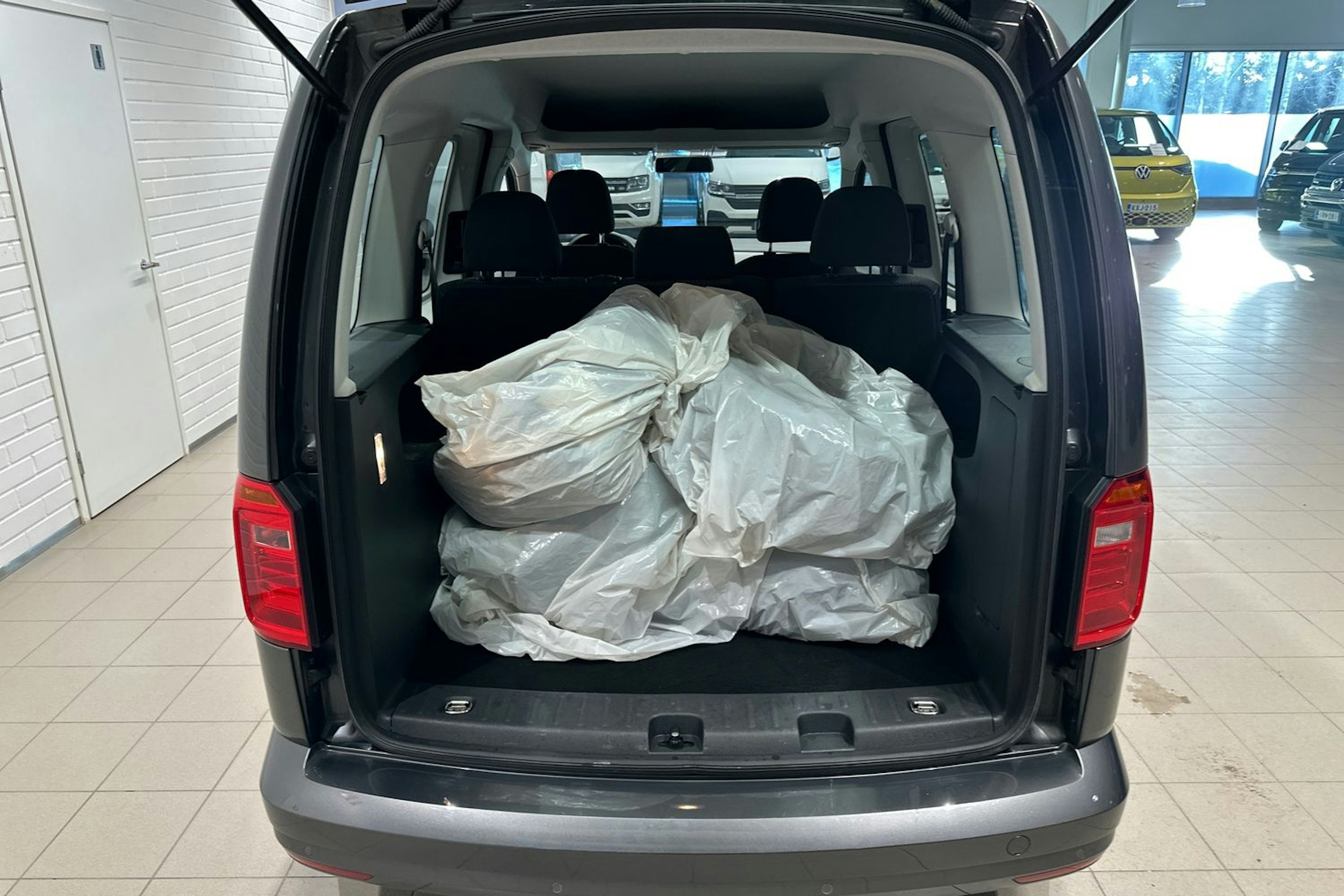 Harmaa Volkswagen CADDY 2020 kuva 24.