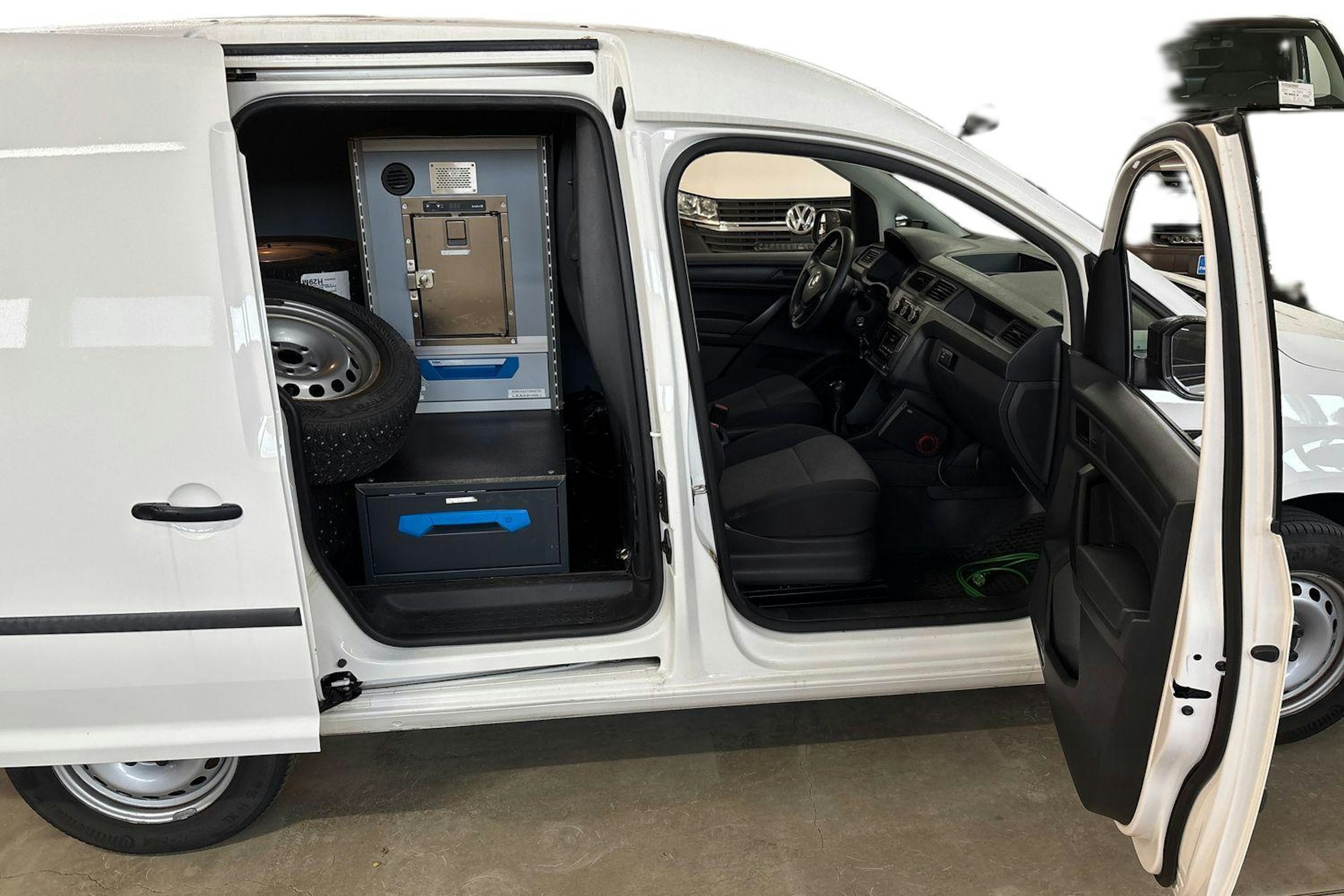 valkoinen Volkswagen Caddy 2020 kuva 3.