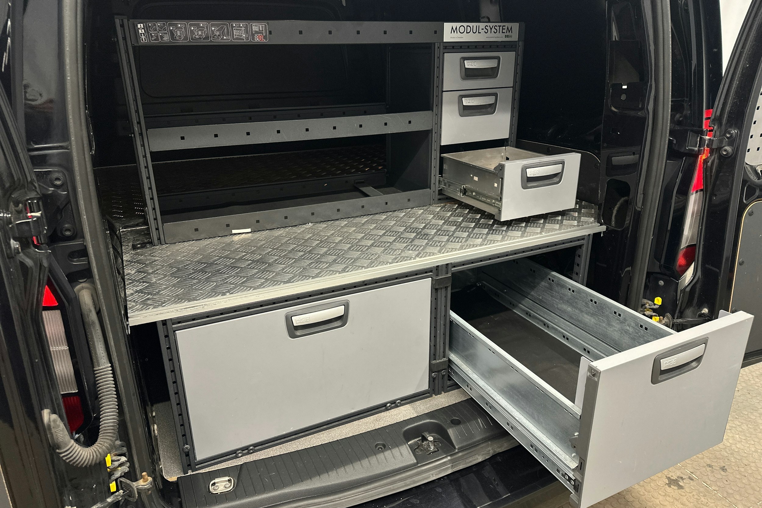 musta Volkswagen Caddy 2021 kuva 16.