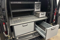 musta Volkswagen Caddy 2021 kuva 16.