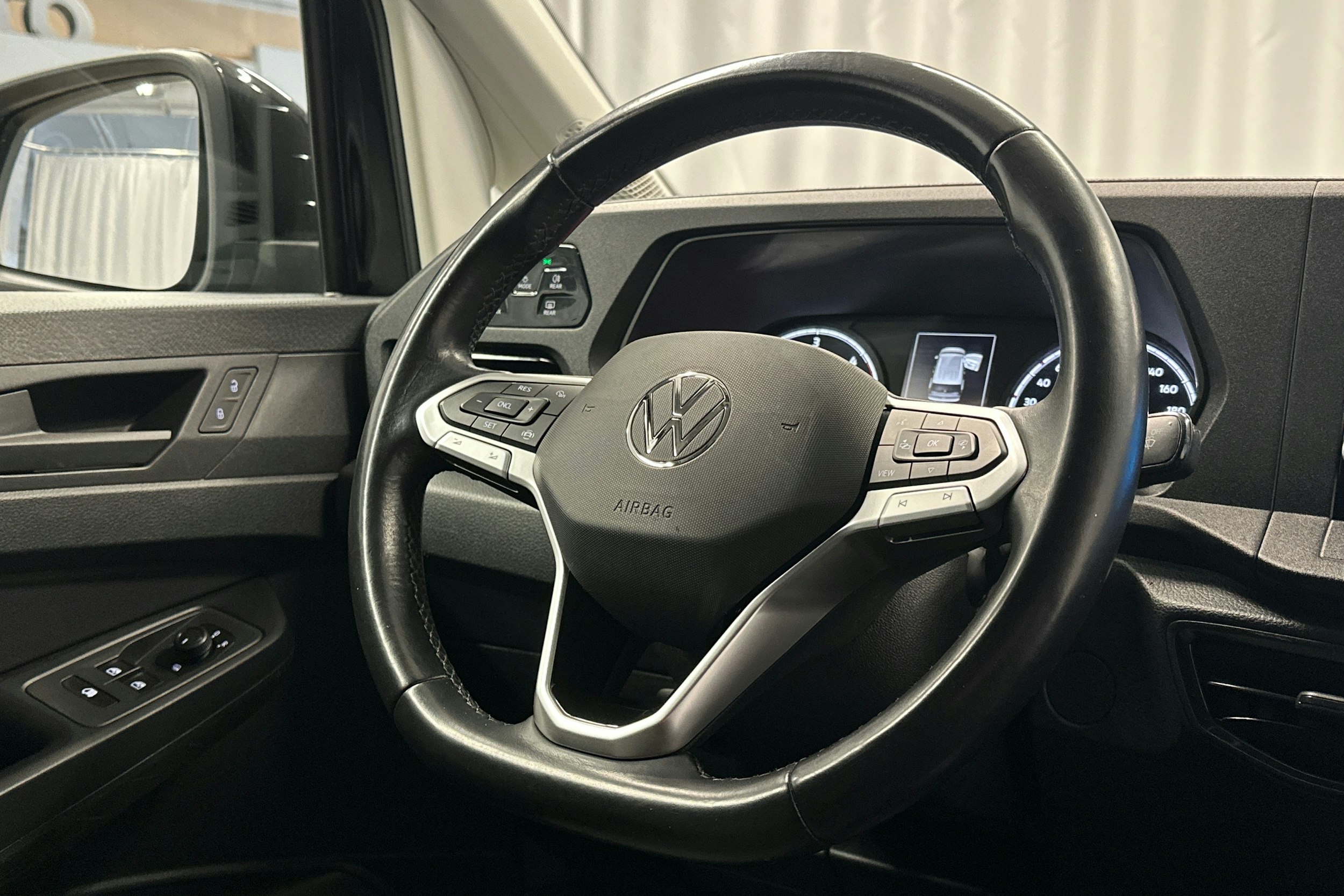 musta Volkswagen Caddy 2021 kuva 19.