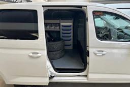 valkoinen Volkswagen Caddy 2021 kuva 22.