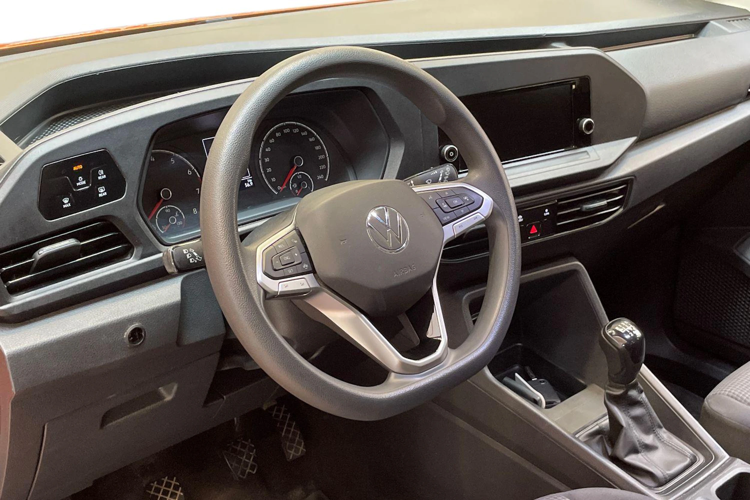 oranssi Volkswagen Caddy 2021 kuva 9.