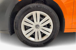 oranssi Volkswagen Caddy 2021 kuva 12.