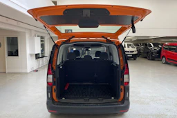 oranssi Volkswagen Caddy 2021 kuva 13.
