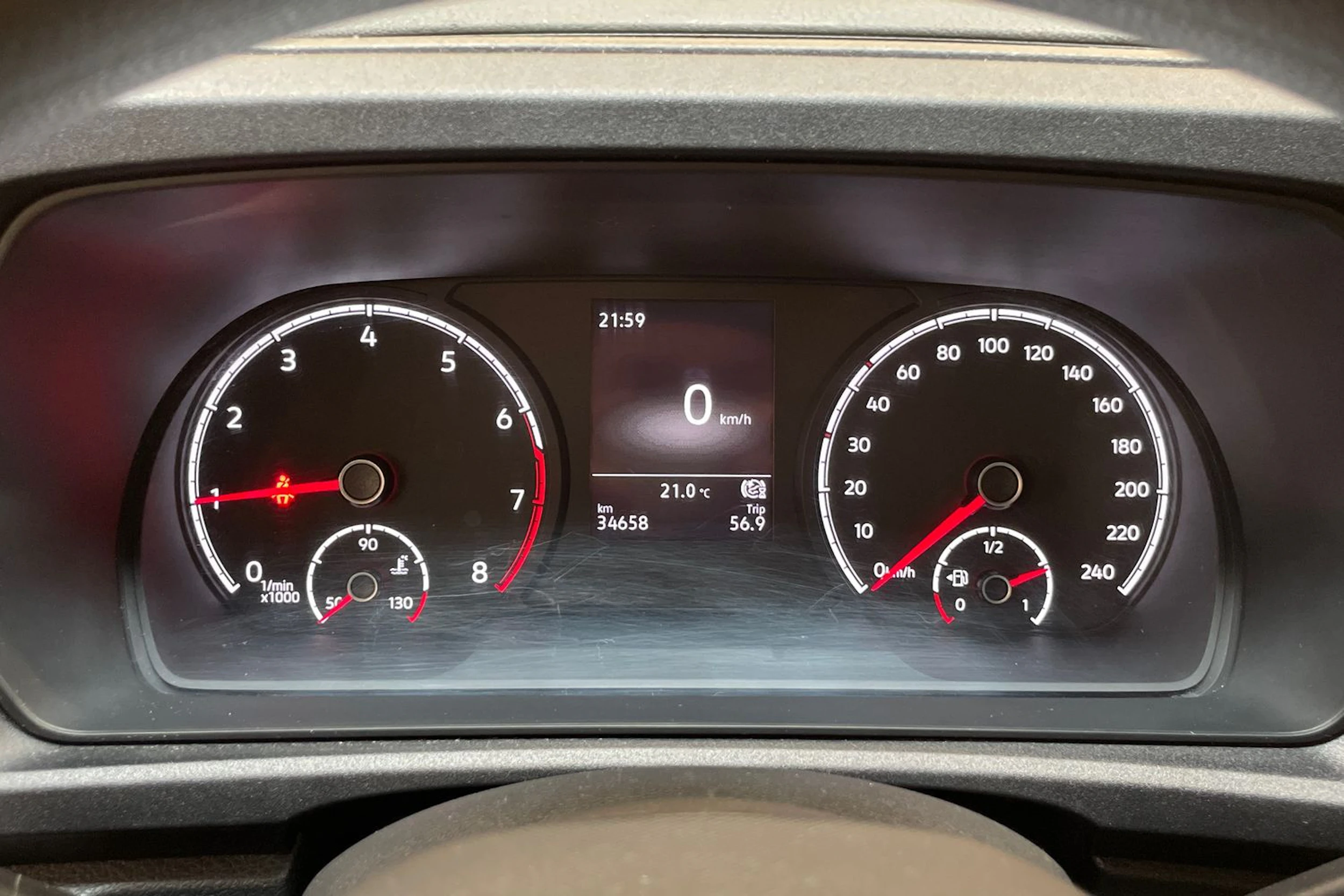 oranssi Volkswagen Caddy 2021 kuva 17.
