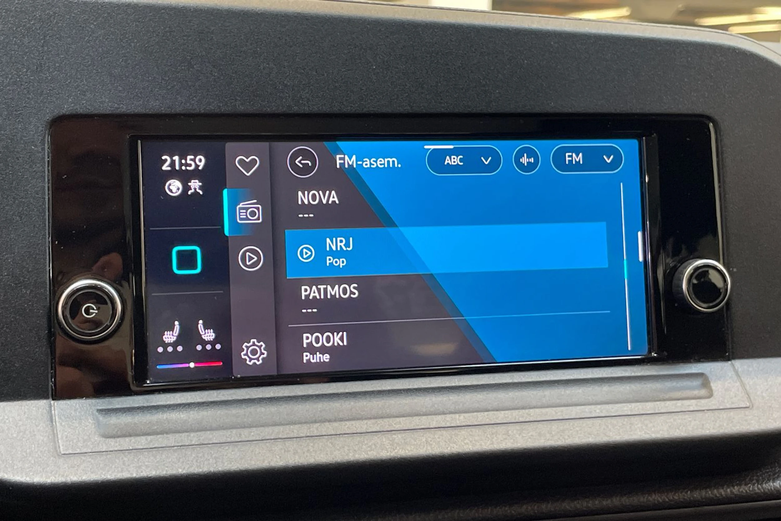 oranssi Volkswagen Caddy 2021 kuva 19.