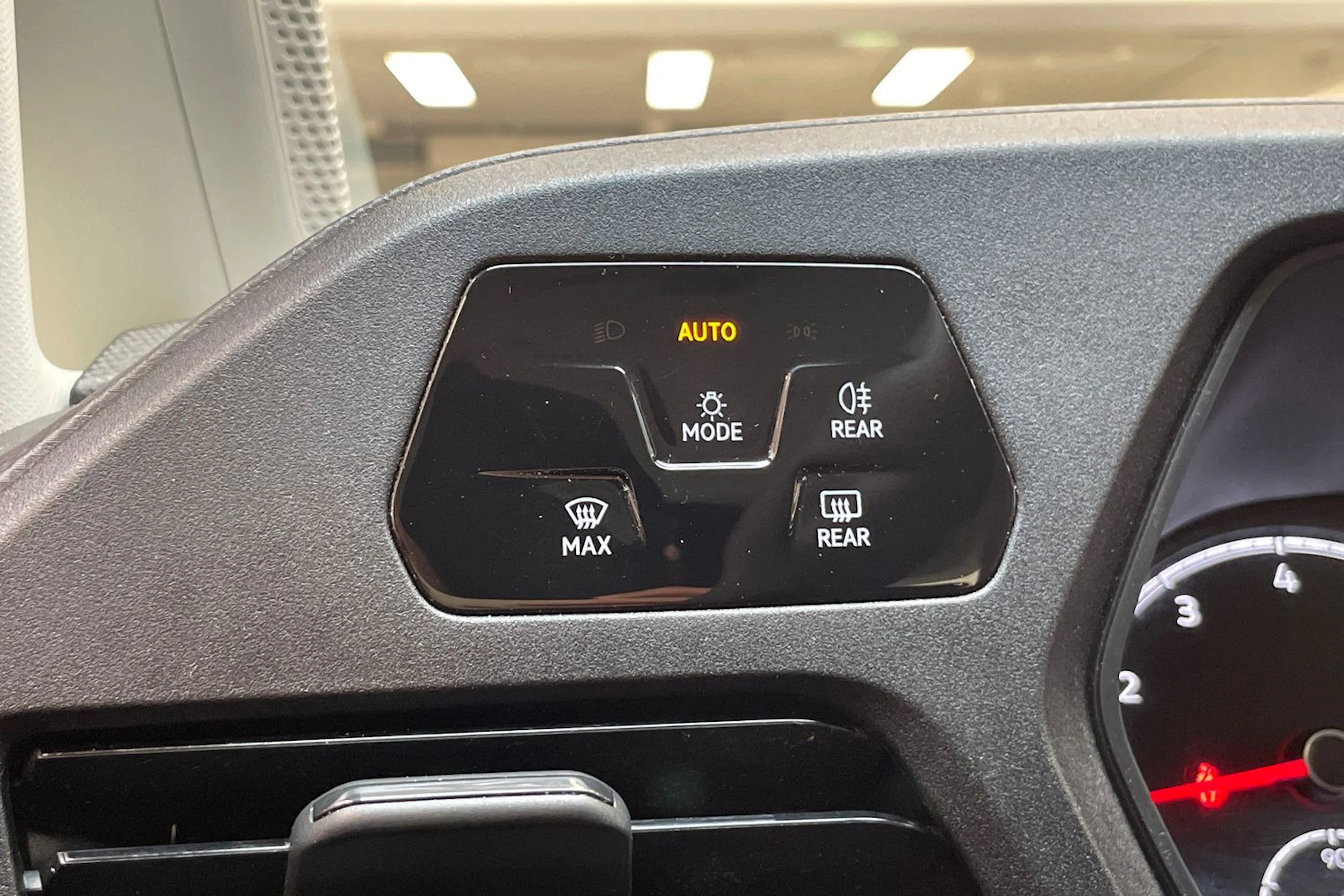oranssi Volkswagen Caddy 2021 kuva 25.