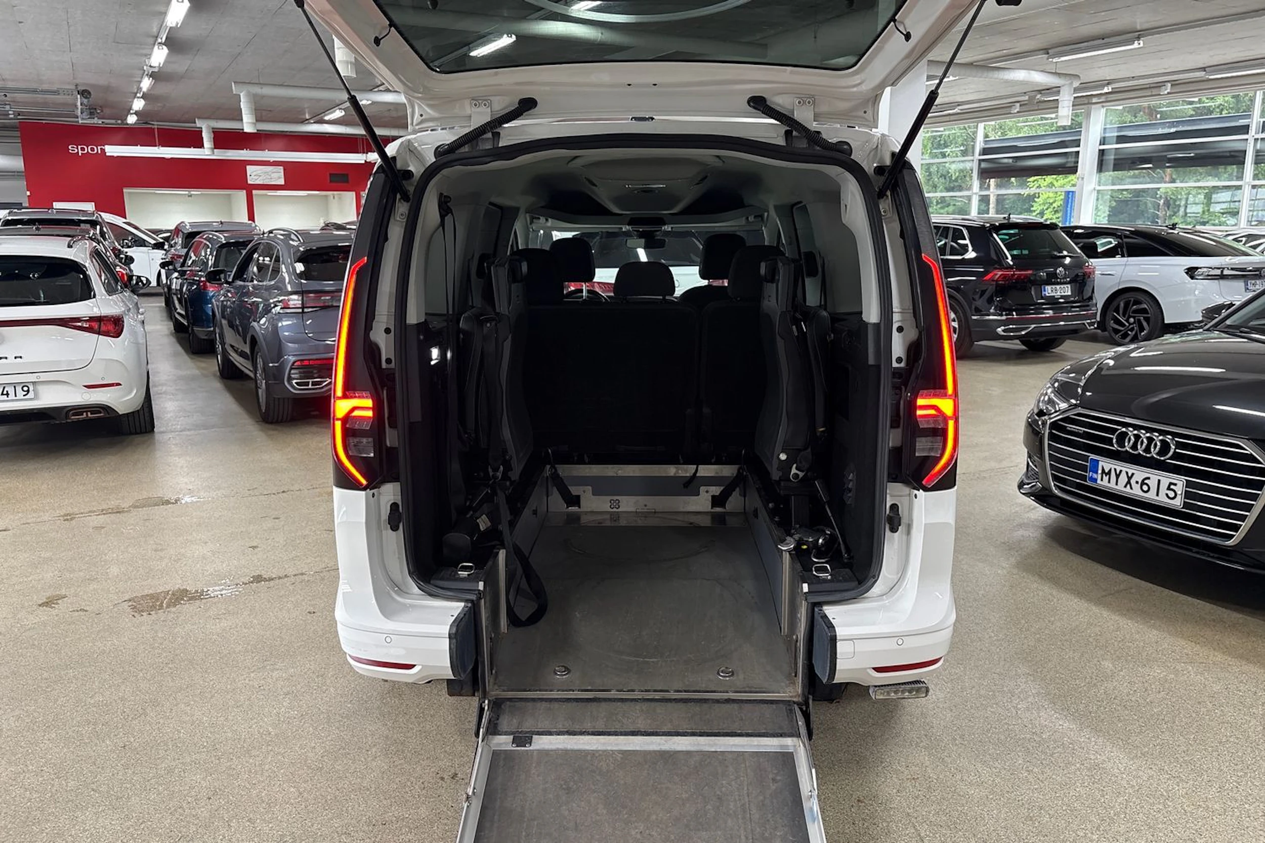 Valkoinen Volkswagen CADDY 2021 kuva 11.