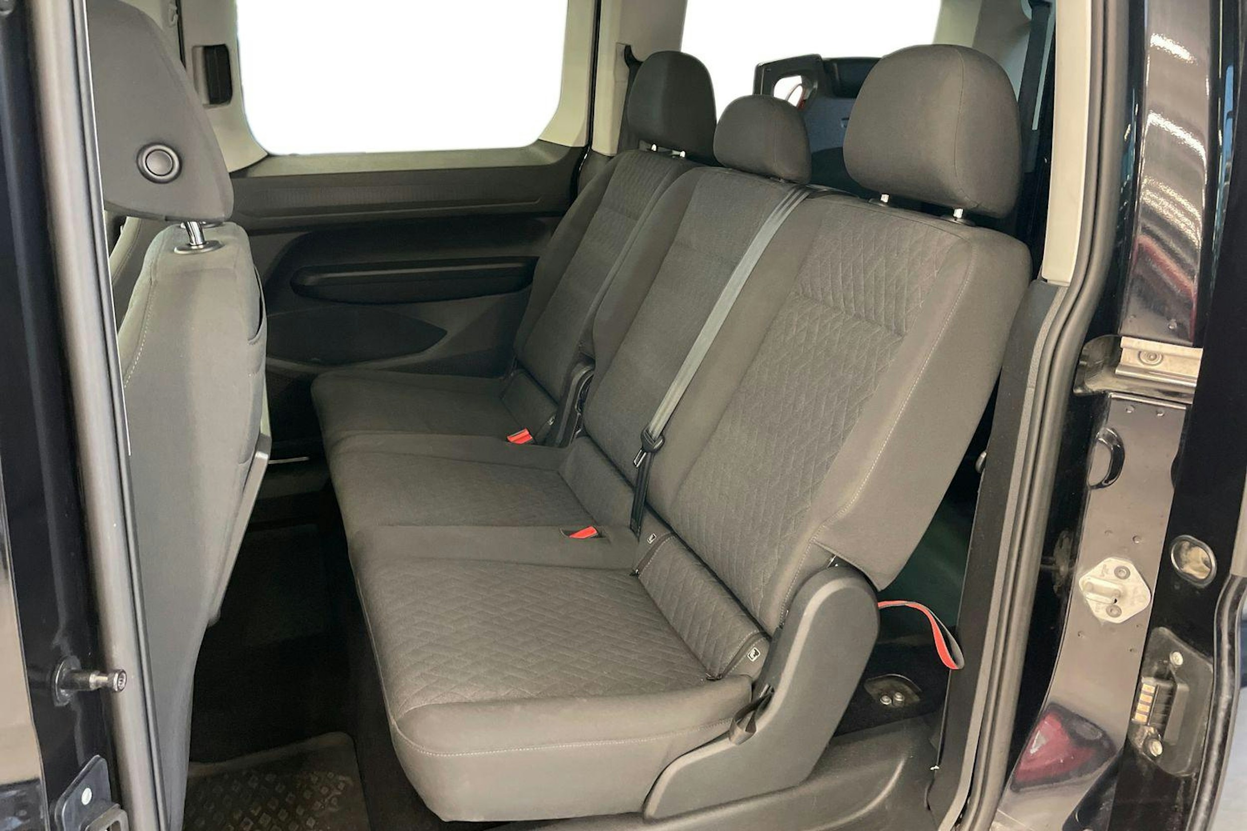 Musta Volkswagen CADDY 2021 kuva 10.