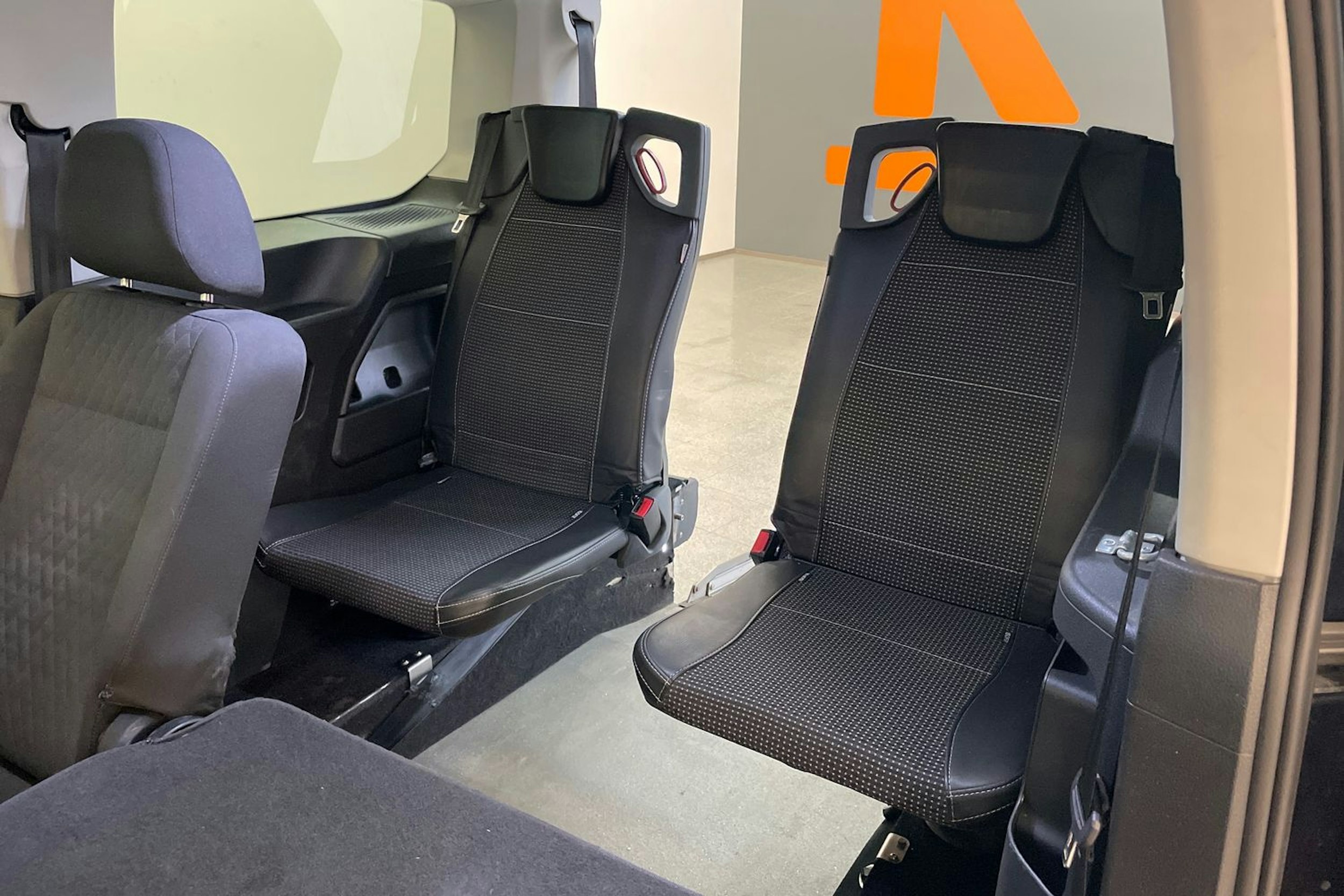 Musta Volkswagen CADDY 2021 kuva 22.