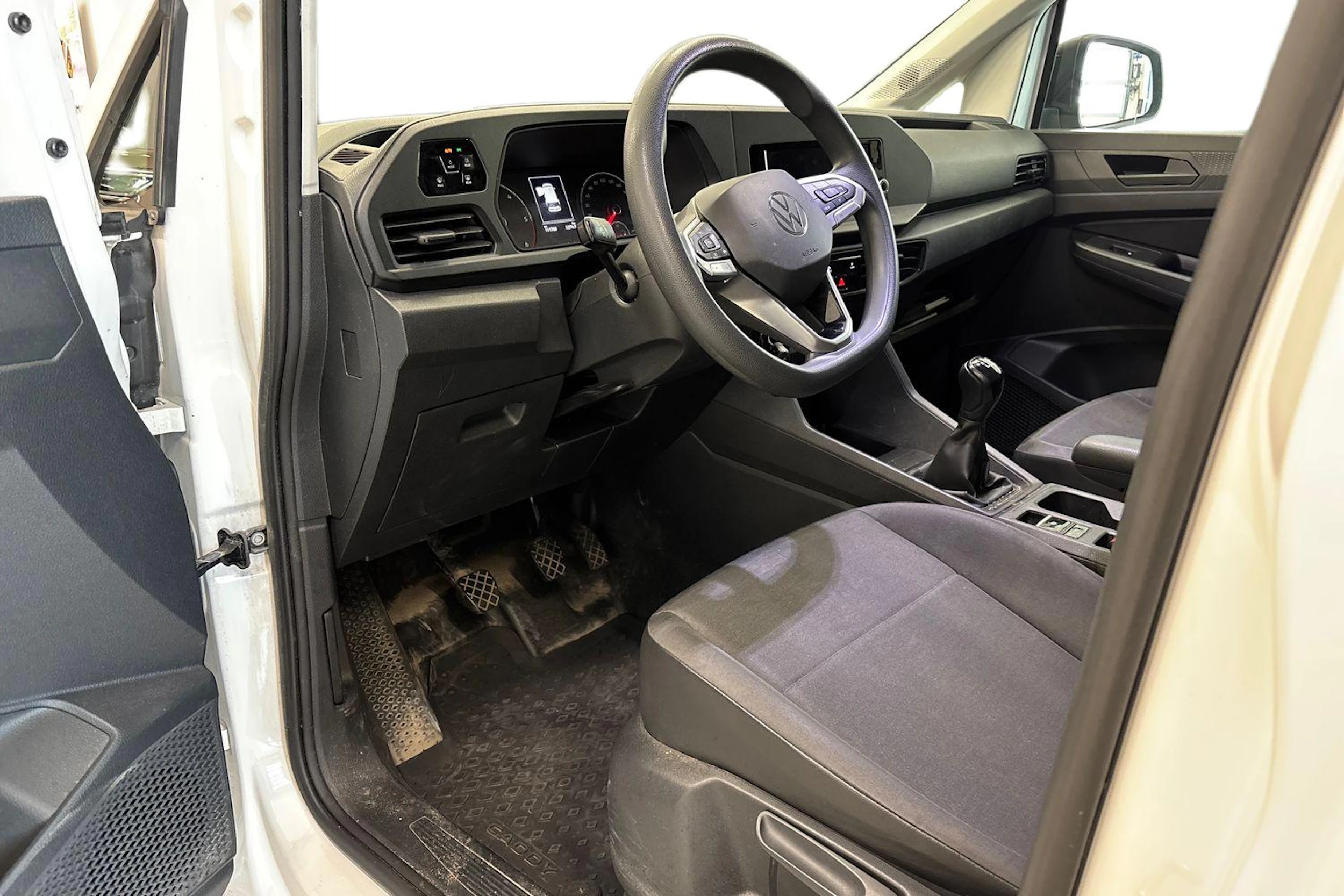 valkoinen Volkswagen Caddy 2021 kuva 3.