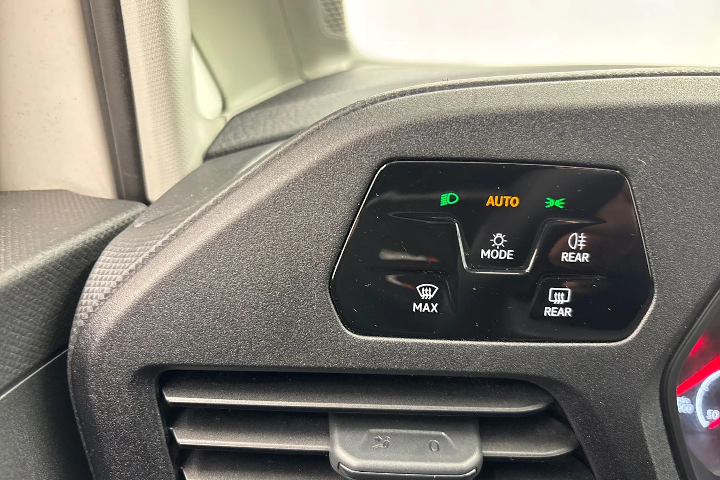 valkoinen Volkswagen Caddy 2021 kuva 19.